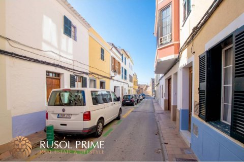 Kaupunkipientalo myytävänä Ciutadella De Menorca, Menorca, Espanja, 5 makuuhuonetta, 286 m2 No. 39645 - kuva 2
