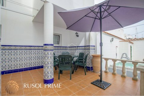 Kaupunkipientalo myytävänä Es Castell, Menorca, Espanja, 4 makuuhuonetta, 177 m2 No. 39735 - kuva 8