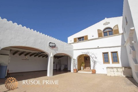 Huvila myytävänä Es Castell, Menorca, Espanja, 5 makuuhuonetta, 403 m2 No. 39083 - kuva 13