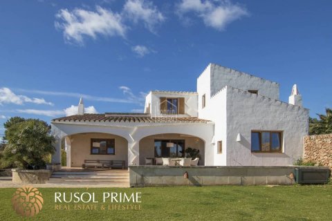 Huvila myytävänä Es Castell, Menorca, Espanja, 5 makuuhuonetta, 403 m2 No. 39083 - kuva 12