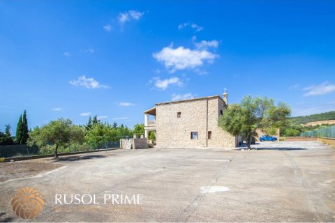 Kaupunkipientalo myytävänä Sant Llorenc Des Cardassar, Mallorca, Espanja, 5 makuuhuonetta, 542 m2 No. 38993 - kuva 6