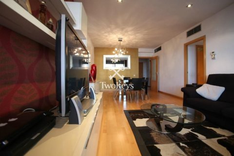 Huoneisto myytävänä Badalona, Barcelona, Espanja, 3 makuuhuonetta, 119 m2 No. 41012 - kuva 8