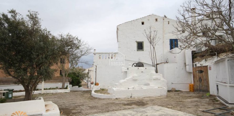 Huvila Es Castell, Menorca, Espanja 5 makuuhuonetta, 730 m2 No. 47404