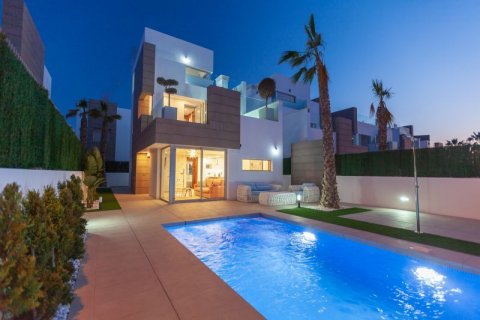 Huvila myytävänä Guardamar del Segura, Alicante, Espanja, 3 makuuhuonetta, 156 m2 No. 42695 - kuva 2