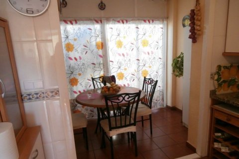 Kaupunkipientalo myytävänä La Nucia, Alicante, Espanja, 5 makuuhuonetta, 193 m2 No. 45231 - kuva 9