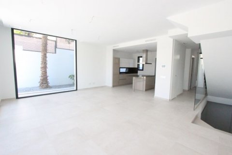 Kaupunkipientalo myytävänä Calpe, Alicante, Espanja, 3 makuuhuonetta, 340 m2 No. 42352 - kuva 8