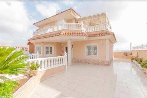 Huvila myytävänä Torrevieja, Alicante, Espanja, 5 makuuhuonetta, 250 m2 No. 45829 - kuva 1