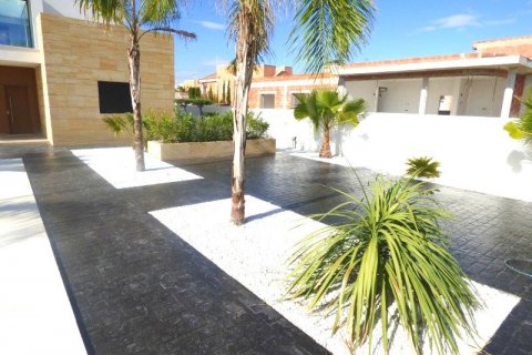 Huvila myytävänä Guardamar del Segura, Alicante, Espanja, 3 makuuhuonetta, 154 m2 No. 43197 - kuva 4