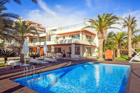 Huvila myytävänä Torrevieja, Alicante, Espanja, 6 makuuhuonetta, 910 m2 No. 41598 - kuva 1