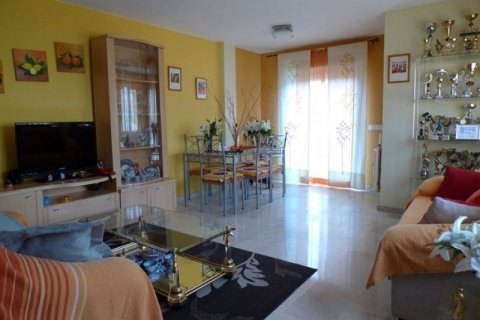 Kaupunkipientalo myytävänä La Nucia, Alicante, Espanja, 5 makuuhuonetta, 225 m2 No. 45218 - kuva 5