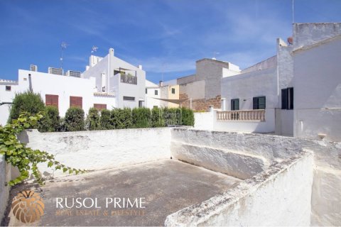 Kaupunkipientalo myytävänä Ciutadella De Menorca, Menorca, Espanja, 4 makuuhuonetta, 182 m2 No. 39695 - kuva 2