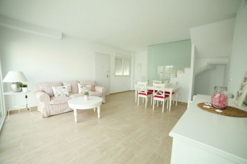 Kaupunkipientalo myytävänä Santa Pola, Alicante, Espanja, 4 makuuhuonetta, 108 m2 No. 42490 - kuva 8