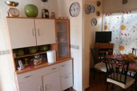 Kaupunkipientalo myytävänä La Nucia, Alicante, Espanja, 5 makuuhuonetta, 193 m2 No. 45231 - kuva 7