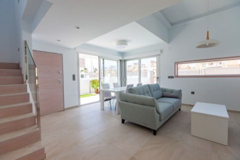 Huvila myytävänä Guardamar del Segura, Alicante, Espanja, 3 makuuhuonetta, 156 m2 No. 42695 - kuva 9