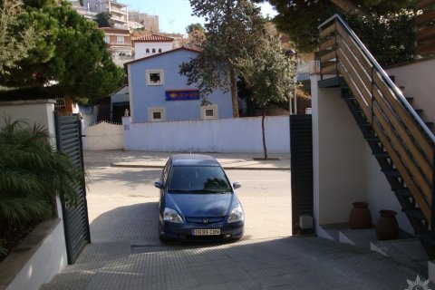 Huvila myytävänä Barcelona, Espanja, 4 makuuhuonetta, 300 m2 No. 41459 - kuva 1