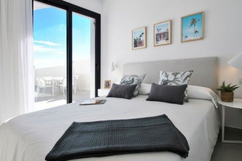 Huvila myytävänä Guardamar del Segura, Alicante, Espanja, 4 makuuhuonetta, 339 m2 No. 44919 - kuva 8