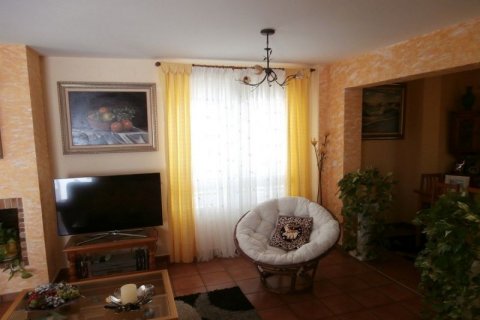 Kaupunkipientalo myytävänä La Nucia, Alicante, Espanja, 5 makuuhuonetta, 193 m2 No. 45231 - kuva 2
