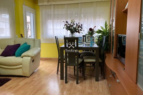 Huoneisto myytävänä Badalona, Barcelona, Espanja, 2 makuuhuonetta, 65 m2 No. 41006 - kuva 2