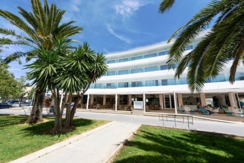 Hotelli myytävänä Santa Ponsa, Mallorca, Espanja, 49 makuuhuonetta,  No. 43635 - kuva 1