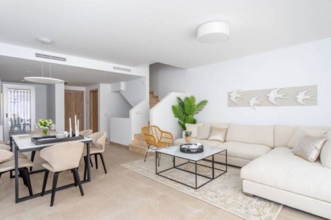 Kaupunkipientalo myytävänä Estepona, Malaga, Espanja, 3 makuuhuonetta, 222 m2 No. 50092 - kuva 8