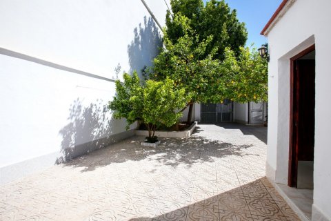 Kaupunkipientalo myytävänä Denia, Alicante, Espanja, 6 makuuhuonetta, 330 m2 No. 49979 - kuva 3