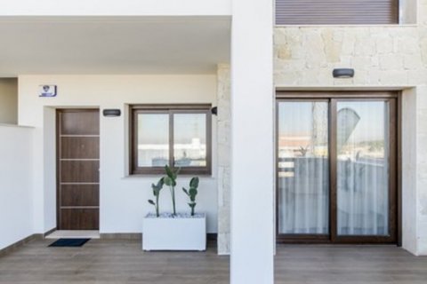 Huoneisto myytävänä Los Balcones, Alicante, Espanja, 2 makuuhuonetta, 71 m2 No. 49924 - kuva 13