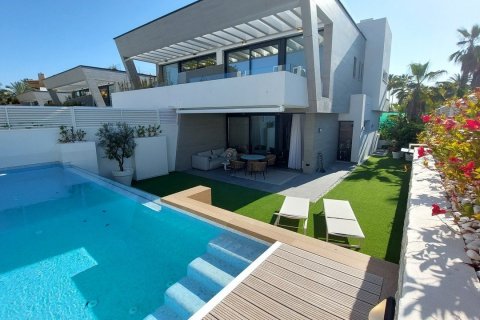 Huvila myytävänä Marbella, Malaga, Espanja, 3 makuuhuonetta, 251 m2 No. 49916 - kuva 2