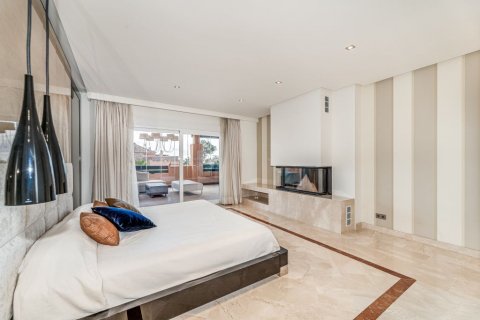 Huoneisto myytävänä Marbella Golden Mile, Malaga, Espanja, 6 makuuhuonetta, 505 m2 No. 53447 - kuva 16