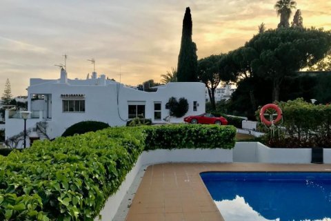 Kaupunkipientalo myytävänä Nueva Andalucia, Malaga, Espanja, 4 makuuhuonetta, 212 m2 No. 53471 - kuva 1