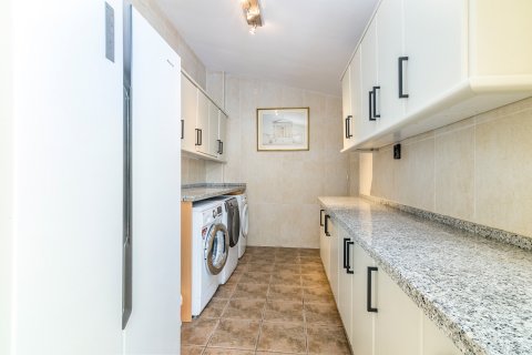 Huvila myytävänä Estepona, Malaga, Espanja, 4 makuuhuonetta, 313 m2 No. 53533 - kuva 3