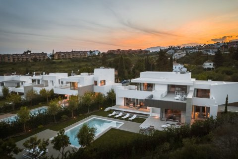 Huvila myytävänä Estepona, Malaga, Espanja, 5 makuuhuonetta, 845 m2 No. 53569 - kuva 1