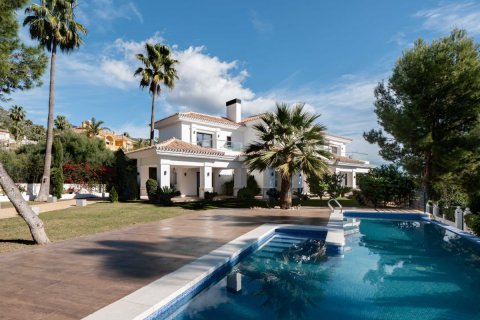 Huvila myytävänä Marbella Golden Mile, Malaga, Espanja, 5 makuuhuonetta, 714 m2 No. 53458 - kuva 1