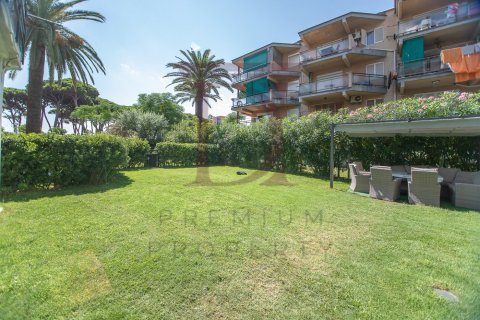 Bungalowi myytävänä La Pineda, Tarragona, Espanja, 2 makuuhuonetta, 85 m2 No. 53650 - kuva 7