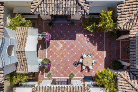 Huvila myytävänä Marbella Golden Mile, Malaga, Espanja, 5 makuuhuonetta, 1025 m2 No. 53465 - kuva 4