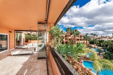 Huoneisto myytävänä Marbella Golden Mile, Malaga, Espanja, 6 makuuhuonetta, 505 m2 No. 53447 - kuva 1