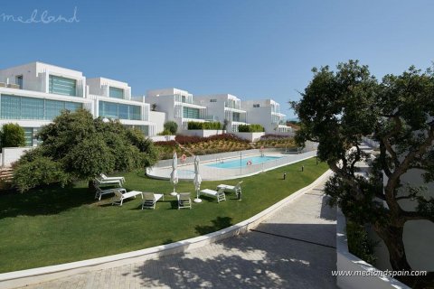 Kaupunkipientalo myytävänä Sotogrande, Cadiz, Espanja, 3 makuuhuonetta, 179 m2 No. 52866 - kuva 2