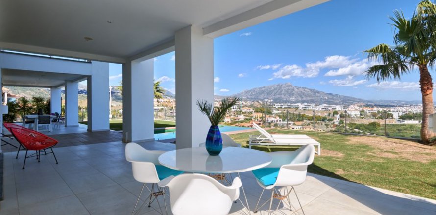 Huvila La Alqueria-El Paraíso, Malaga, Espanja 4 makuuhuonetta, 380 m2 No. 53393