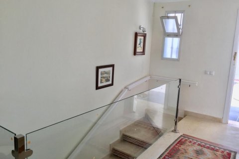 Kaupunkipientalo myytävänä Nueva Andalucia, Malaga, Espanja, 4 makuuhuonetta, 212 m2 No. 53471 - kuva 11