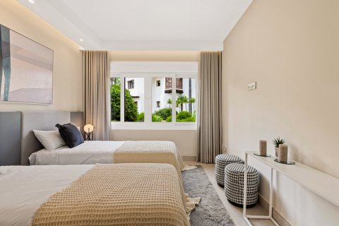 Huoneisto myytävänä Estepona, Malaga, Espanja, 4 makuuhuonetta, 137 m2 No. 53527 - kuva 4