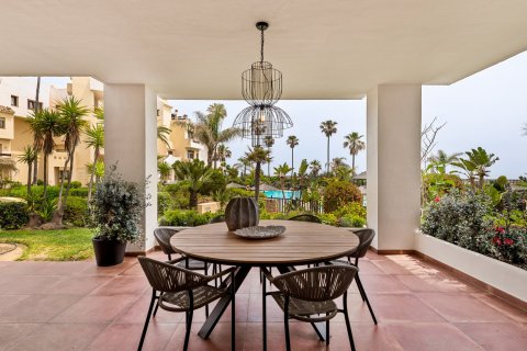 Huoneisto myytävänä Estepona, Malaga, Espanja, 4 makuuhuonetta, 137 m2 No. 53527 - kuva 16