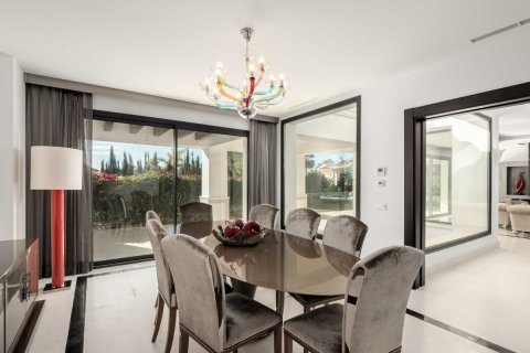 Huvila myytävänä Marbella Golden Mile, Malaga, Espanja, 5 makuuhuonetta, 714 m2 No. 53458 - kuva 16