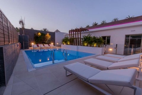 Hotelli myytävänä San Bartolome De Tirajana, Gran Canaria, Espanja, 7 makuuhuonetta, 900 m2 No. 55206 - kuva 1
