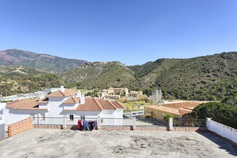 Kaupunkipientalo myytävänä Benahavis, Malaga, Espanja, 3 makuuhuonetta, 133 m2 No. 55368 - kuva 2