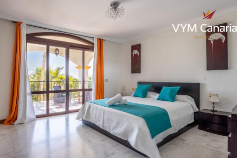 Huvila myytävänä Adeje, Tenerife, Espanja, 5 makuuhuonetta, 391 m2 No. 54885 - kuva 15