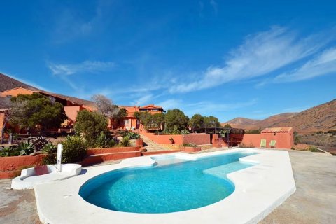 Finca myytävänä Betancuria, Fuerteventura, Espanja, 16 makuuhuonetta, 2000 m2 No. 55177 - kuva 1