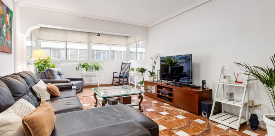 Huoneisto Alicante, Espanja 4 makuuhuonetta, 140 m2 No. 58815