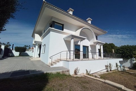 Huvila myytävänä Villamartin, Alicante, Espanja, 9 makuuhuonetta, 500 m2 No. 59034 - kuva 2