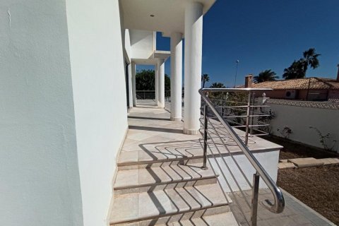 Huvila myytävänä Villamartin, Alicante, Espanja, 9 makuuhuonetta, 500 m2 No. 59034 - kuva 6