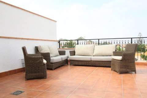 Bungalowi myytävänä Torrevieja, Alicante, Espanja, 2 makuuhuonetta, 95 m2 No. 58633 - kuva 2