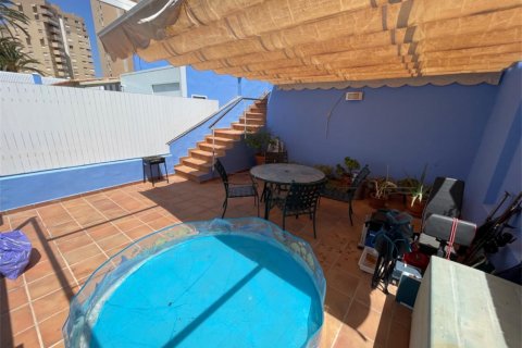 Kaupunkipientalo myytävänä Campoamor, Alicante, Espanja, 4 makuuhuonetta, 120 m2 No. 59439 - kuva 9